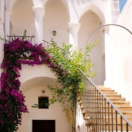 Borgo Petelia, Palazzo Capozza Doppia Strongoli